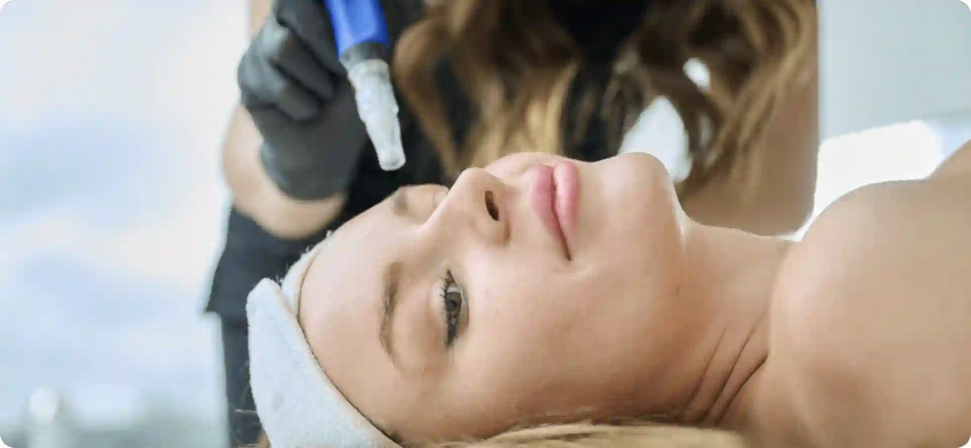 How Do Microneedles Trigger New Collagen and Elastin in Loose Skin Birmingham?